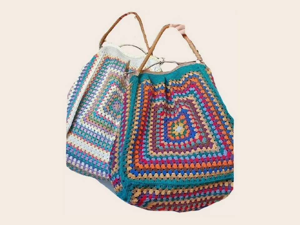 Bolso de crochet de cuadrados de colores